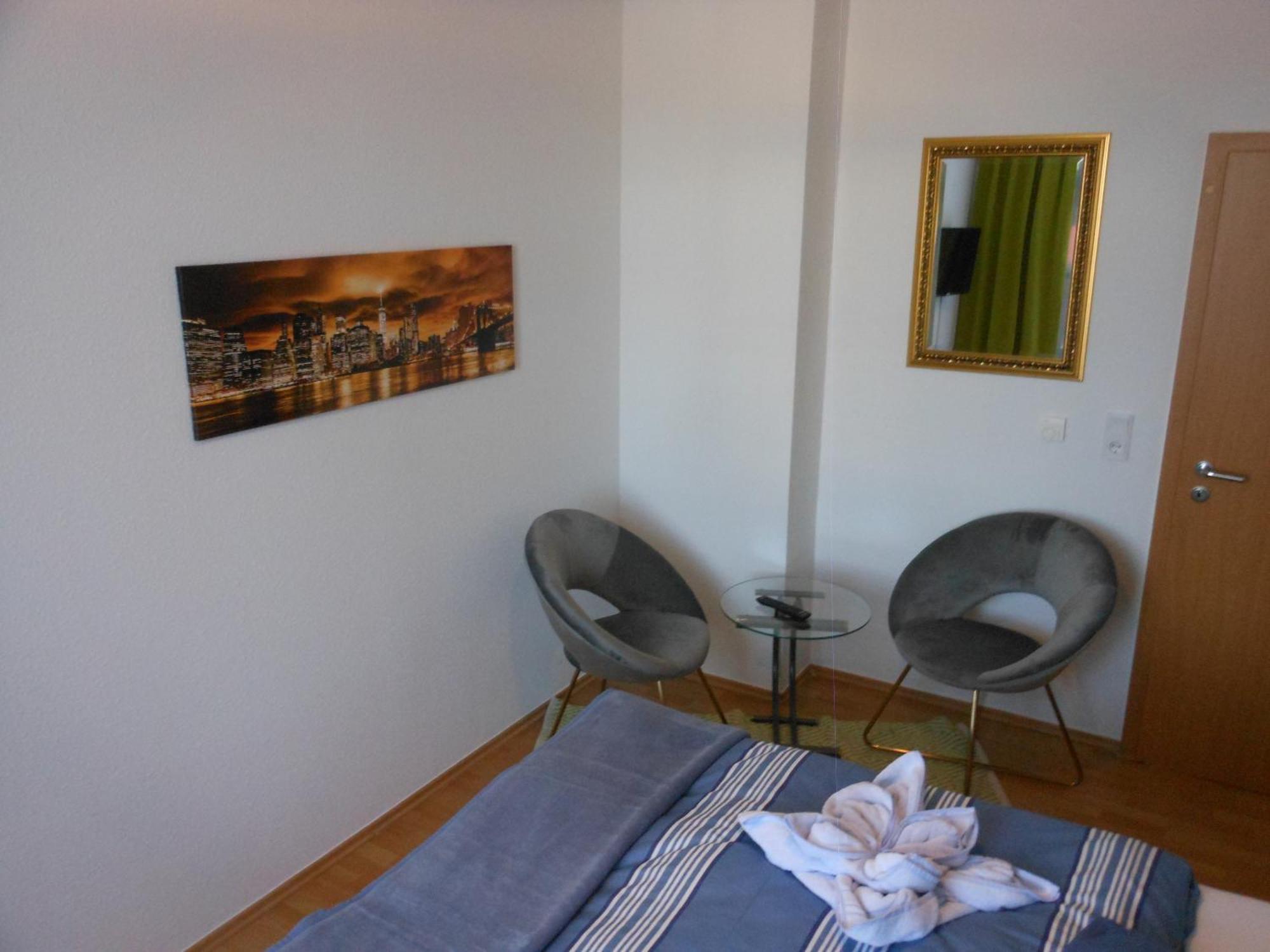 Pension Am Werder Bernburg Room photo